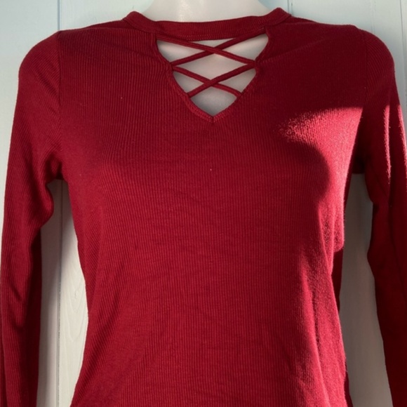 Hollister Burgundy Long‎ Sleeve Crop- Size Small - Picture 1 of 8